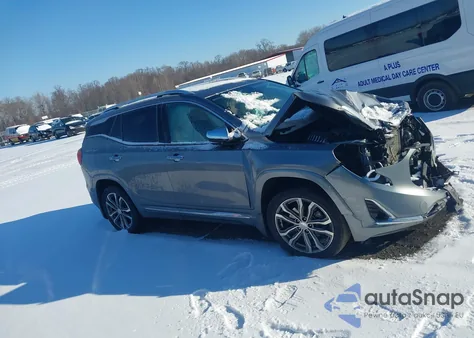 2018 GMC Terrain Denali z USA, uszkodzony, nr VIN 3GKALXEX8JL403145